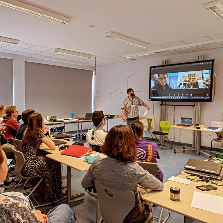 Docente de Unicervantes imparte una masterclass internacional de paleografía medieval para estudiantes de la Deutsche SchülerAkademie en Alemania.